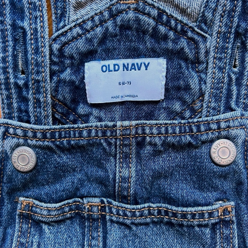 Old Navy Medium Wash Frayed Hem Jean Shortalls - Picture 4 of 4
